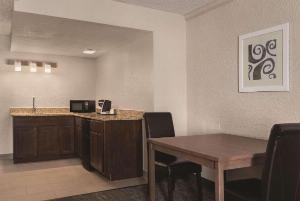 Country Inn & Suites by Radisson, Mt. Pleasant-Racine West, WI image 16