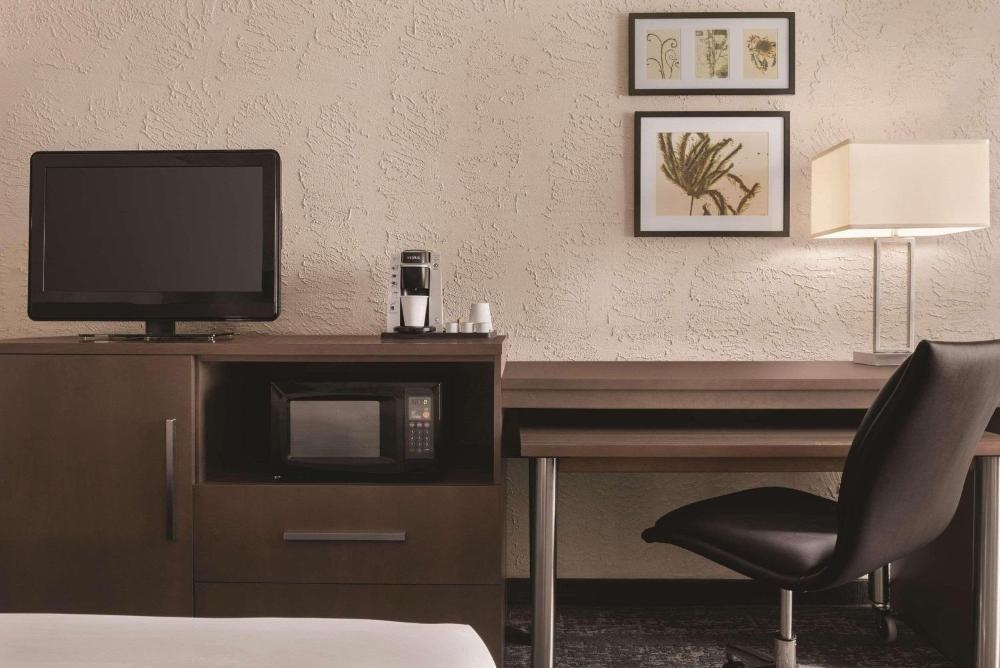 Country Inn & Suites by Radisson, Mt. Pleasant-Racine West, WI